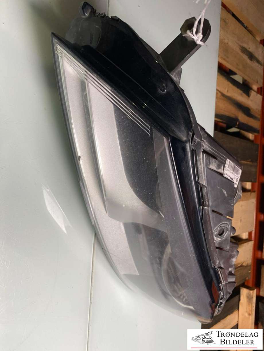 Frontlykt venstre halogen til VW Passat, 2011-2015 (B7) (B7) (3AB 941 005)