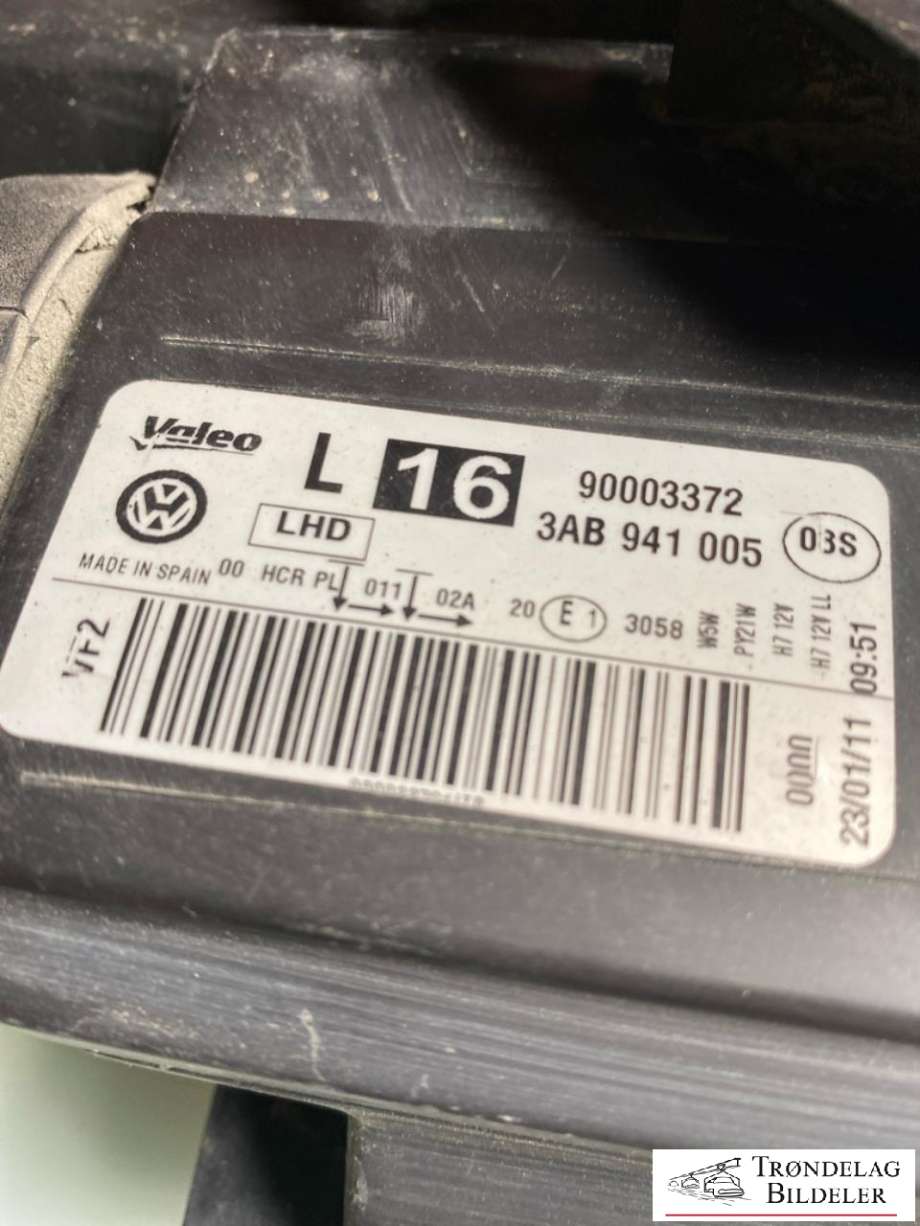 Frontlykt venstre halogen til VW Passat 2011-2015 (B7) (B7) (3AB 941 005|)