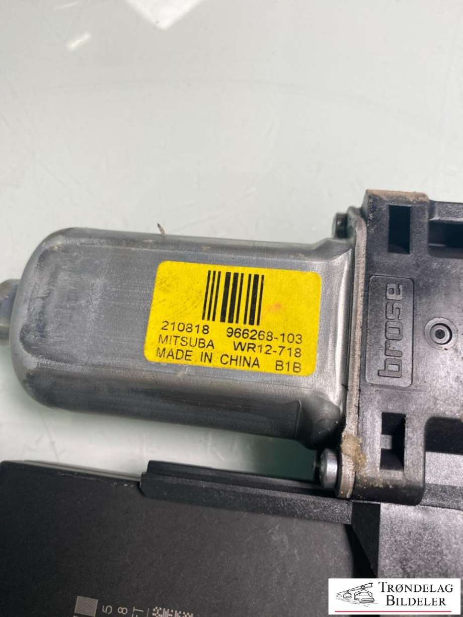 Ruteheis, kun motor, venstre foran til Volvo XC40 2018-2024  (31349756|)