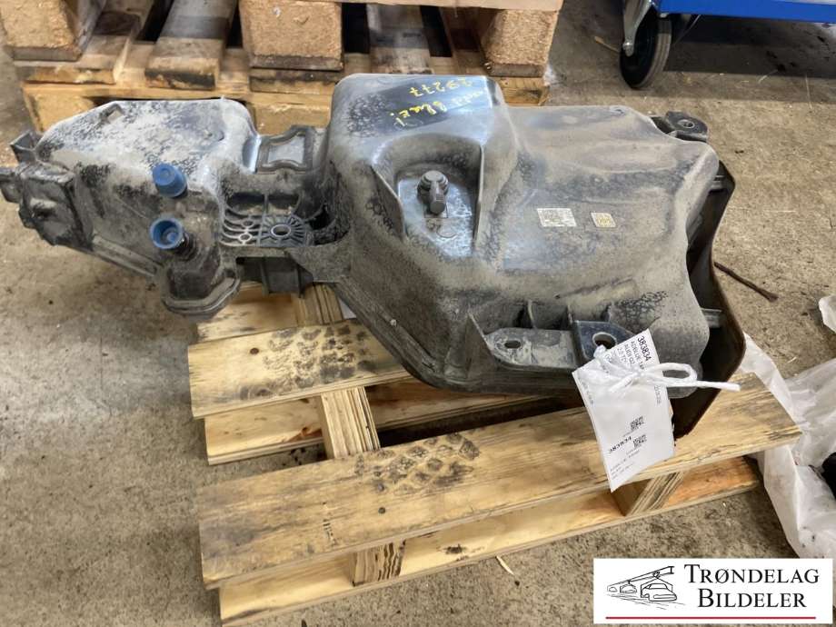 AdBlue tank til Audi Q2 2016-->>  (5Q0 131 877 N|)
