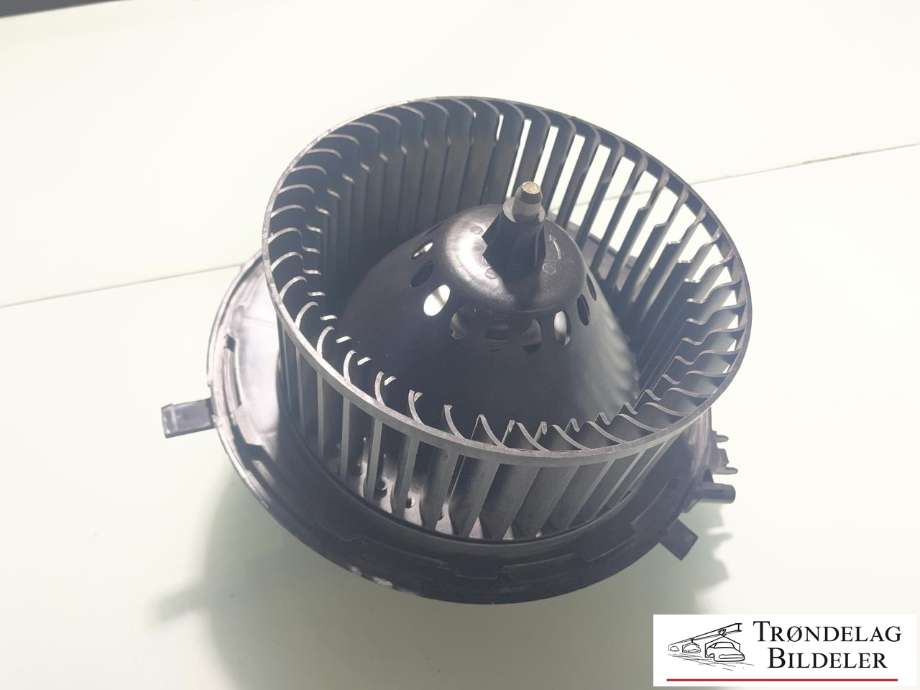 Varmeapparat motor til Škoda Octavia 2013-2016 (Type III, Fase 1) (5Q1819021|5Q1819021A|5Q1819021B|5Q1819021C|5Q1819021E|5Q1819021F|5Q1819021G|5Q1819021H|5Q1819021J|0130115576|5WA907521|5Q0907521C|5Q0907521A|5Q0907521E|F01150105)