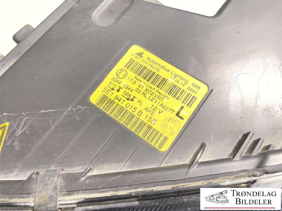Frontlykt venstre xenon til Škoda Octavia 2013-2016 (Type III, Fase 1) (5E1941017B|8K0941597E|1T0941329B|4G0907697D|5E1941015B|30127228300)