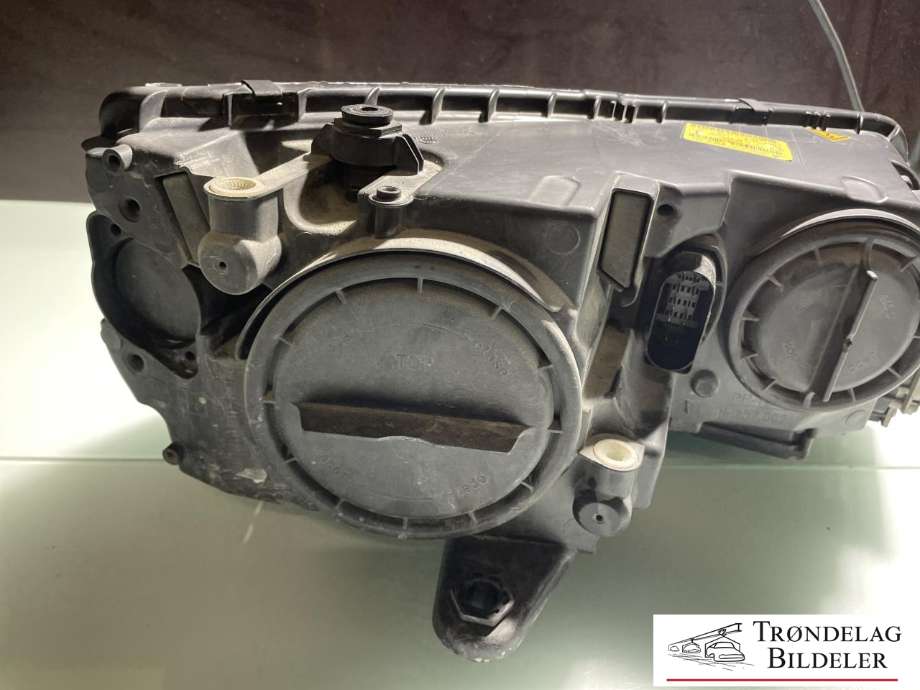 Frontlykt venstre xenon til Škoda Octavia 2013-2016 (Type III, Fase 1) (5E1941017B|8K0941597E|1T0941329B|4G0907697D|5E1941015B|30127228300)