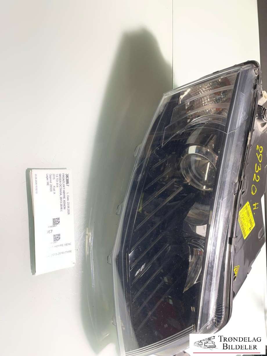 Frontlykt høyre xenon til Škoda Octavia 2013-2016 (Type III, Fase 1) (5E1941018B|8K0941597E|4G0907697D|1T0941329B|5E1941016B|30127228400)