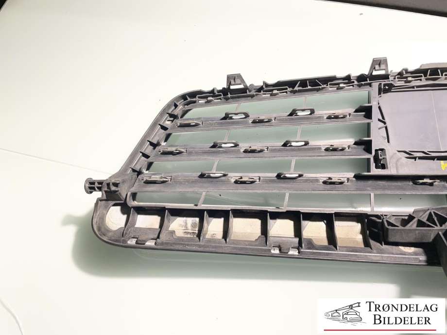 Grill til Mercedes E-Klasse 2009-2013 (Fase 1) (W212) (W212) (A 212 880 03 83  9040|A 212 880 03 83|)