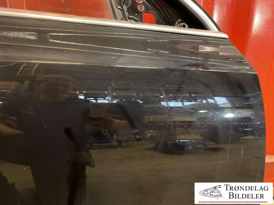 Dør høyre foran til Škoda Octavia 2013-2016 (Type III, Fase 1) (5E0831052A|5E0831056A|)
