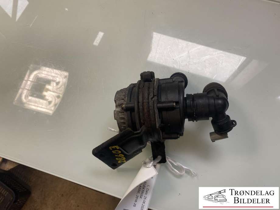 Vannpumpe elektrisk til Mercedes E-Klasse 2016-2023 (W213) (W213) (A0005002686|A 000 500 13 86|)