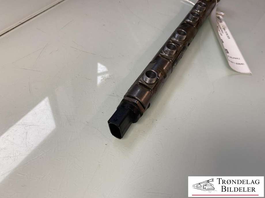 Dyseskinne (fuelrail) til BMW 3-Serie 2005-2011 (E90/E91/E92/E93) (E90/E91/E92/E93) (13 53 7 800 601|13 53 7 809 128|13 53 7 797 882|13 53 4 740 787|0 445 214 135)