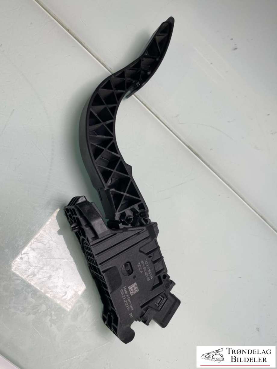 Pedal gass til Tesla Model Y 2021-2024 (Type I)  (1188695-50-A|6pv 014 021-00|)