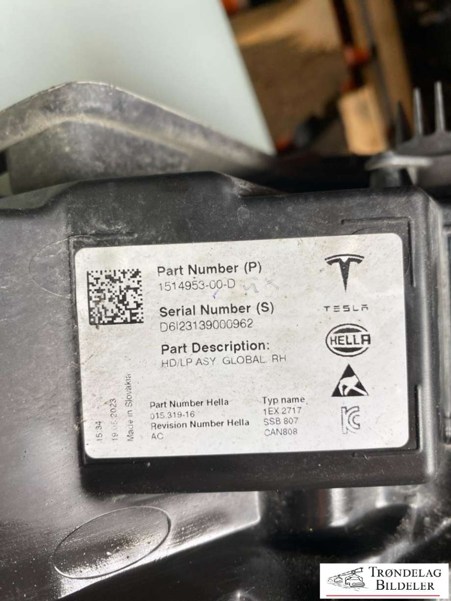 Frontlykt høyre full-LED til Tesla Model Y 2021-2024 (Type I) (1514953-00-D|1532925-09-E = LED MODUL|)