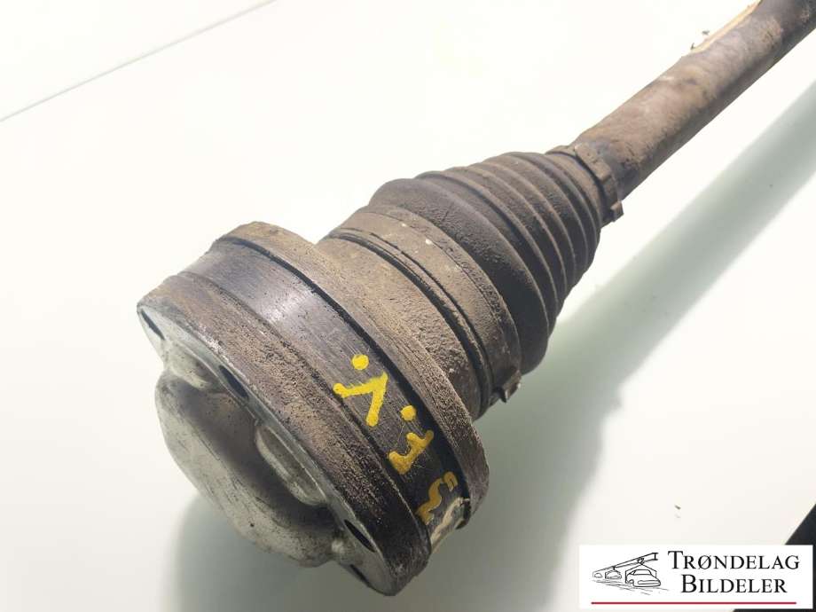 Drivaksel venstre foran, diesel/automat til Mercedes Vito/Viano 2004-2010 (Fase 1) (W639) (W639) (A 639 330 03 01|A 639 330 07 01|)