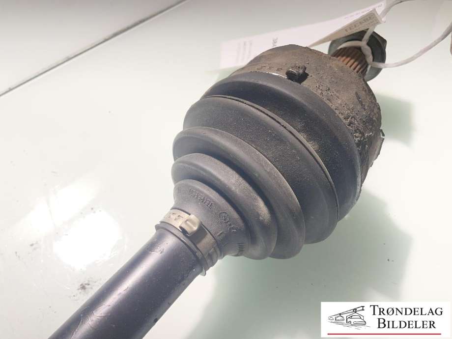 Drivaksel venstre foran, diesel/automat til Mercedes Vito/Viano 2004-2010 (Fase 1) (W639) (W639) (A 639 330 03 01|A 639 330 07 01|)