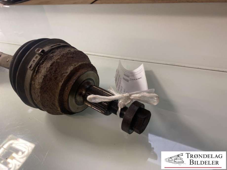 Drivaksel venstre foran, diesel/manuell til VW Amarok 2010-2016 (Type I, Fase 1)  (2H0 407 271 D|)