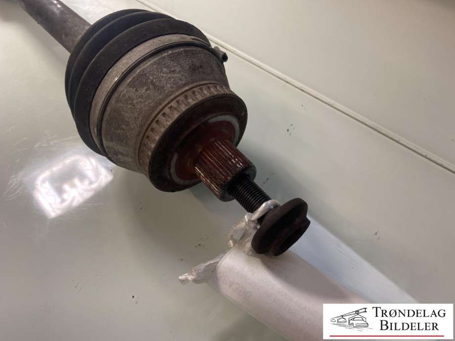 Drivaksel venstre foran, diesel/manuell til Audi A4 2004-2008 (Type III) (B7) (B7) (8E0 407 271 AT|)