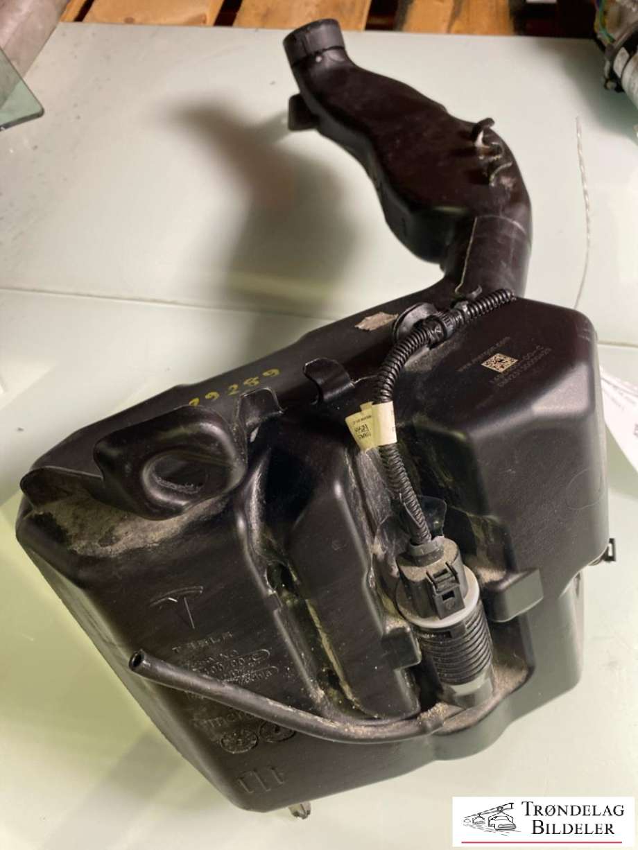 Spylertank til Tesla Model Y 2021-2024 (Type I) (160794800B|)