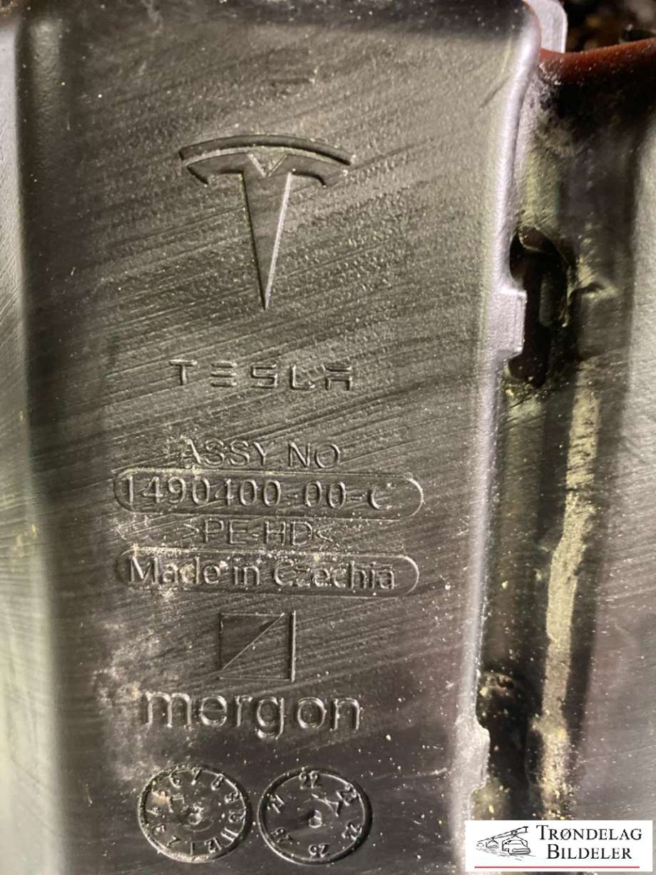 Spylertank til Tesla Model Y 2021-2024 (Type I) (160794800B|)