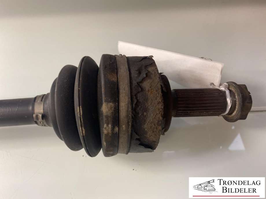 Drivaksel høyre foran, diesel/automat til Mercedes Vito/Viano 2004-2010 (Fase 1) (W639) (W639) (A 639 330 03 01|)