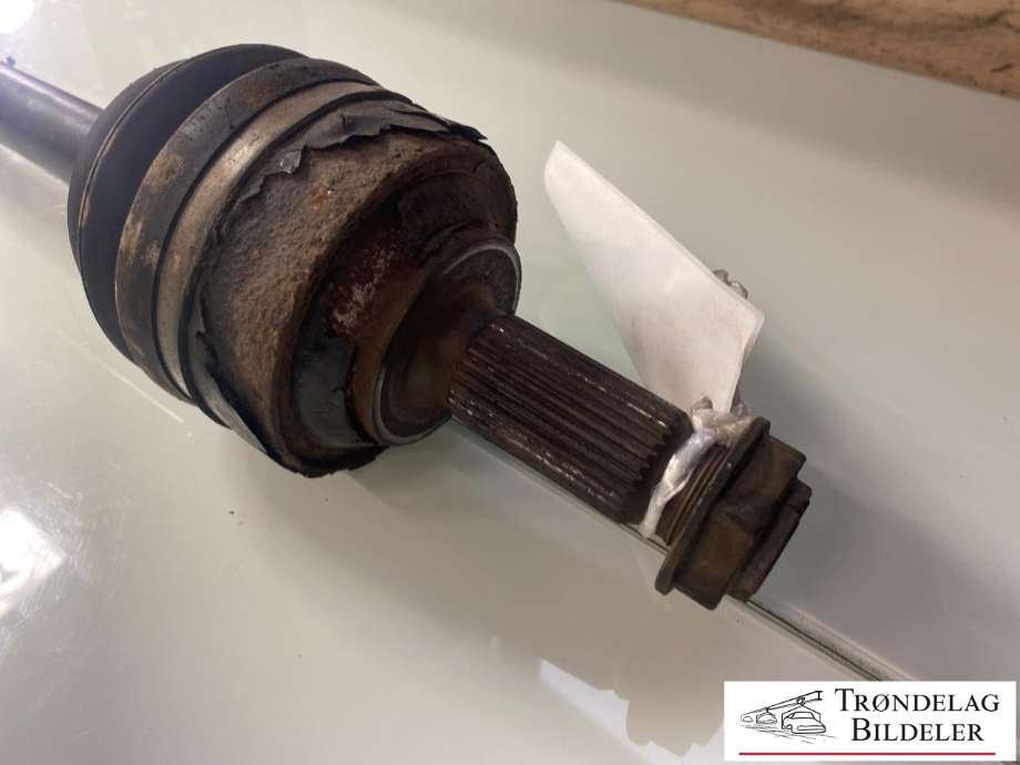 Drivaksel høyre foran, diesel/automat til Mercedes Vito/Viano 2004-2010 (Fase 1) (W639) (W639) (A 639 330 03 01|)