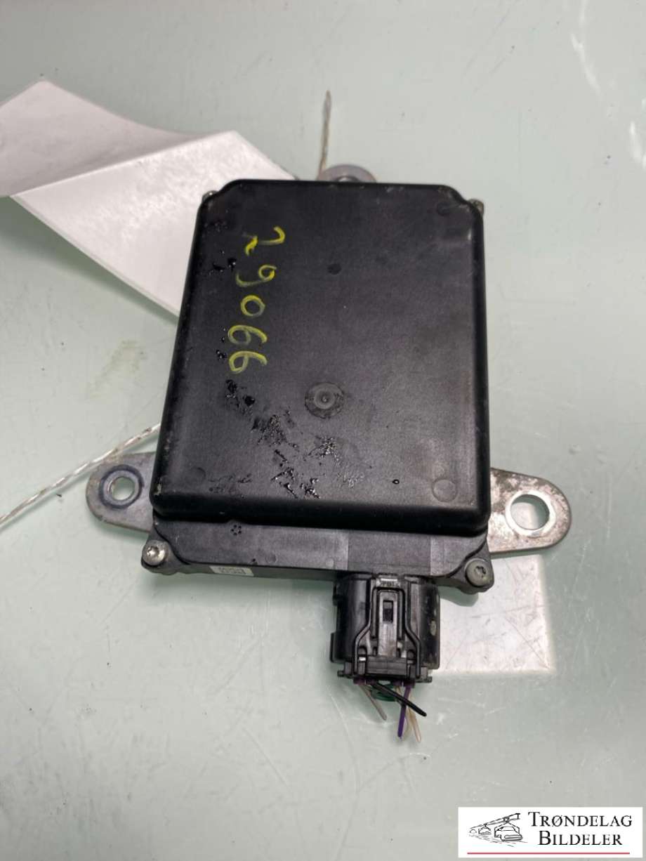 Sensor radar til Toyota Land Cruiser 150, 2014-->> (Fase 2)  (8816260051)