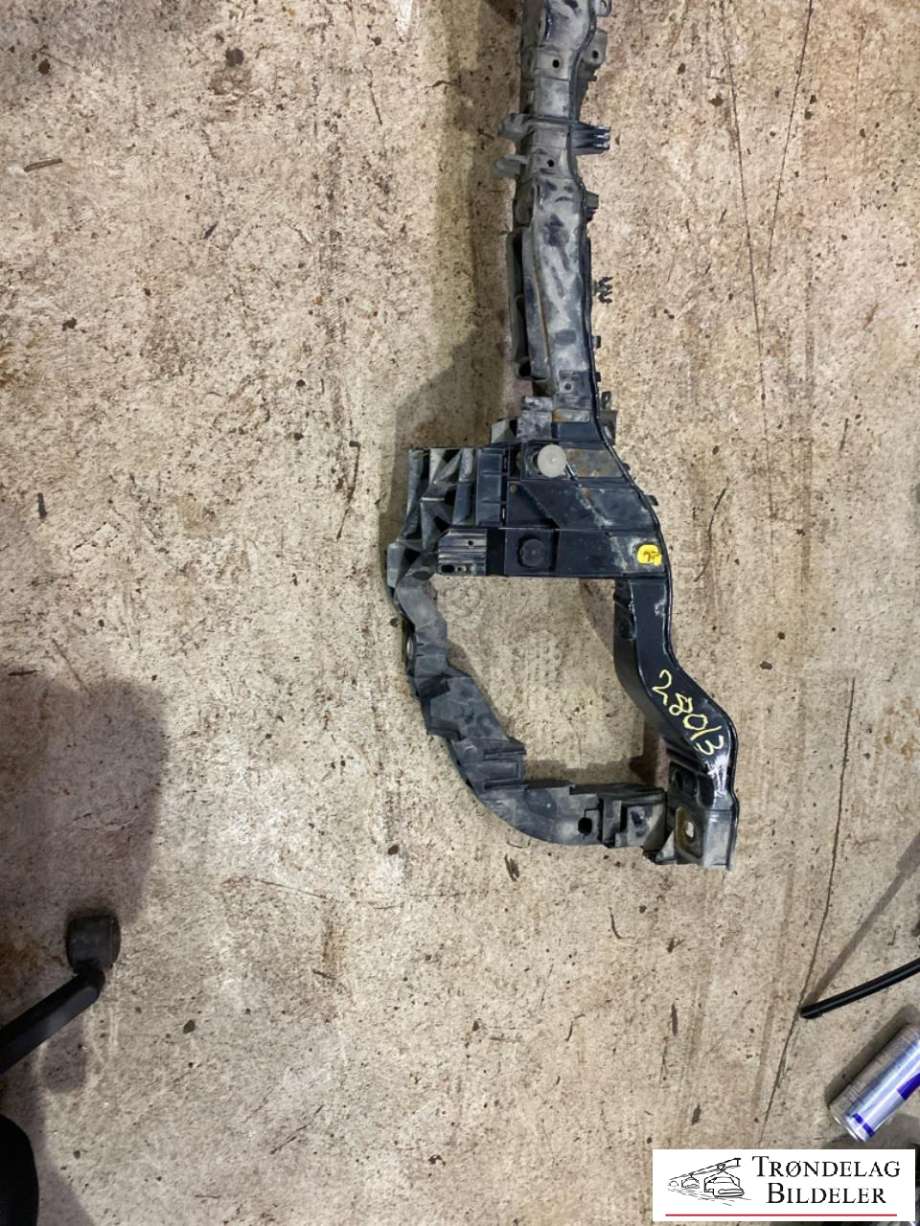 Frontplate til Ford Focus 2011-2014 (Type III, Fase 1)  (1904869|)