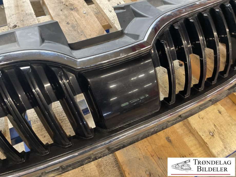 Grill til Škoda Octavia 2017-2020 (Type III, Fase 2) (5E0 853 653 C 041|5E0 853 761 C 2ZZ|)