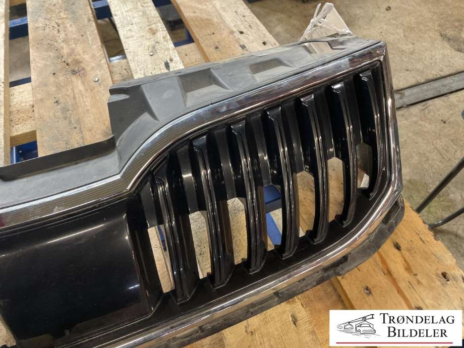 Grill til Škoda Octavia 2017-2020 (Type III, Fase 2) (5E0 853 653 C 041|5E0 853 761 C 2ZZ|)