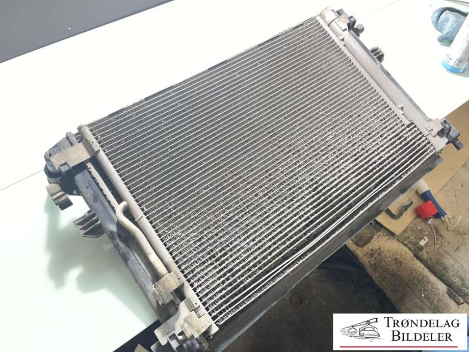Radiator (automat gir) til Škoda Octavia 2017-2020 (Type III, Fase 2)  (5Q0 121 251 GB|5Q0 121 251 HS|)