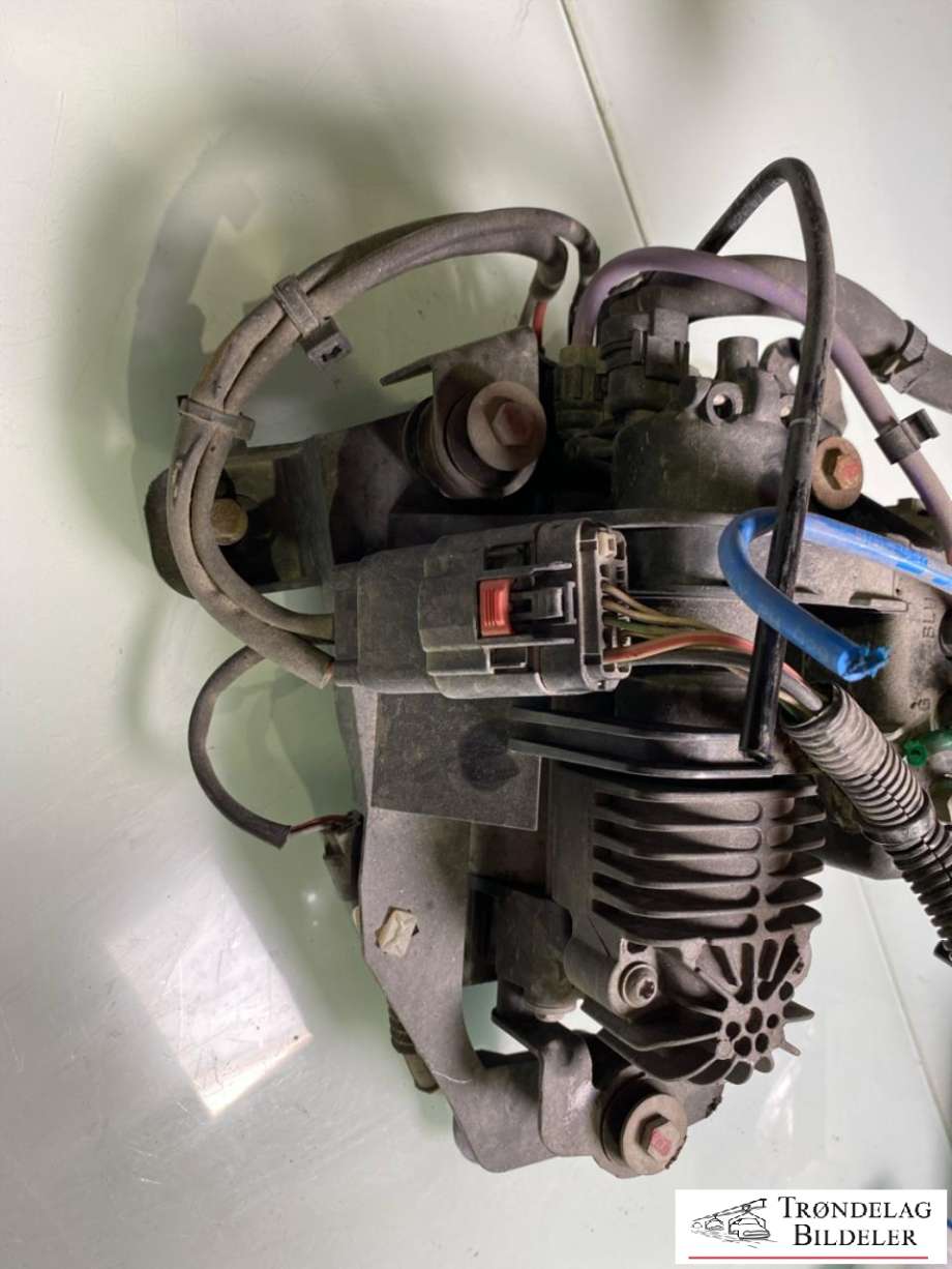 Kompressor nivå/luft til Tesla Model S 2013-2016 (Fase 1)  (6006403-00-A|6006406-00-A = VENTILBLOKK|)