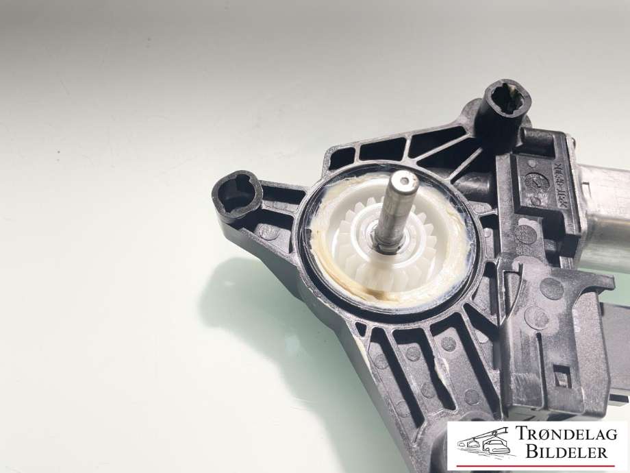 Ruteheis, kun motor, venstre bak til Mercedes EQC 2019-->> (A2139060502|A 213 906 05 02 28|)