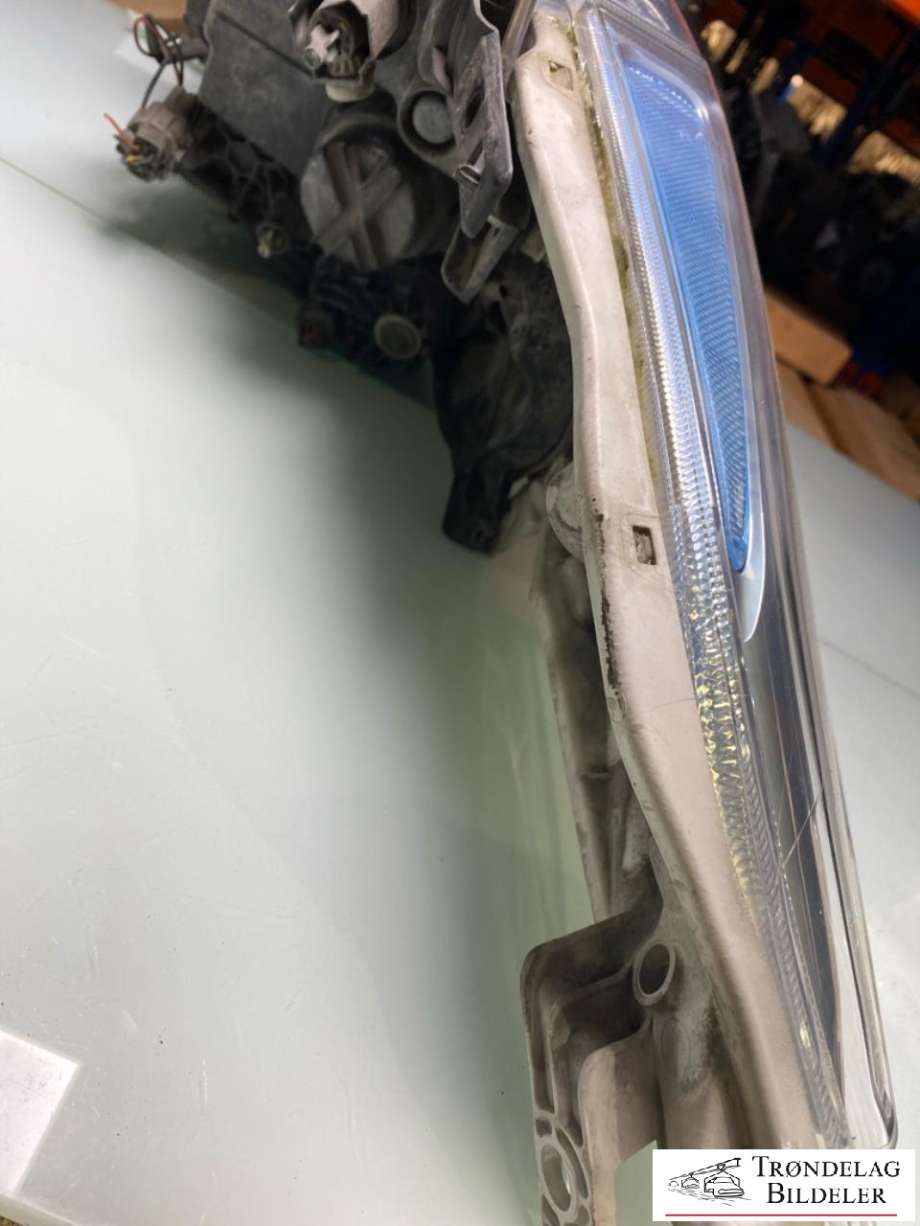 Frontlykt venstre halogen til Nissan Leaf 2011-2017 (Type I) (260753NL0A|260603NL0A|)