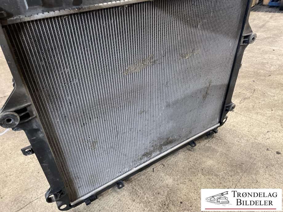 Radiator (automat gir) til Toyota Hilux 2016-2020  (164000L390|)