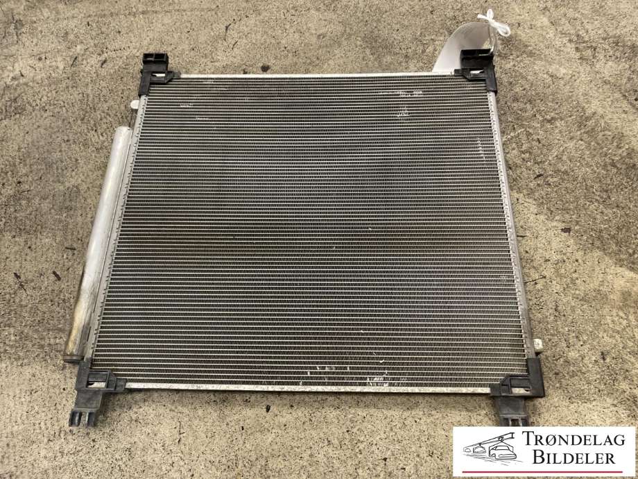 Aircondition radiator til Toyota Hilux, 2016-2020  (884740K030)