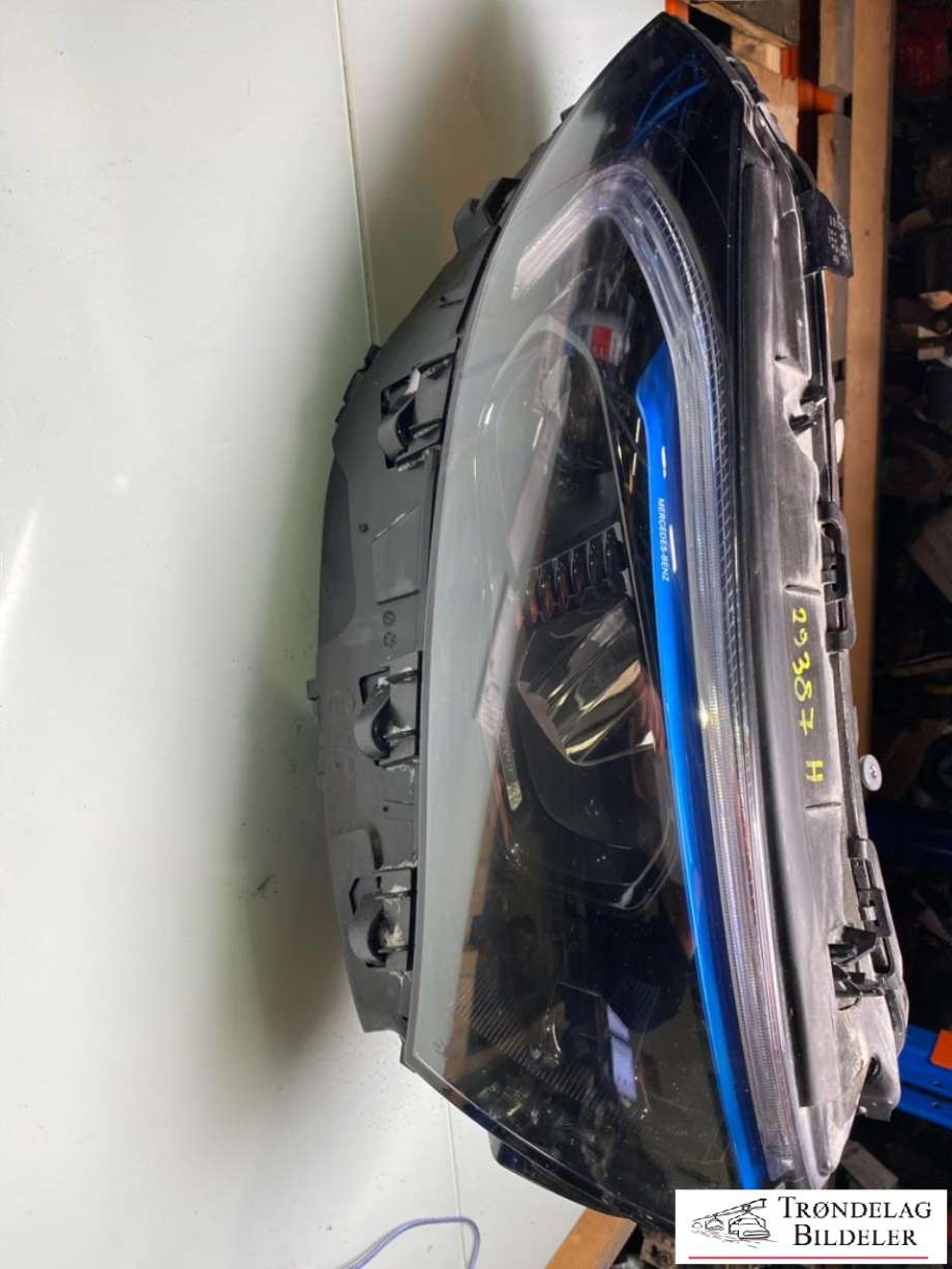 Frontlykt høyre full-LED til Mercedes EQA, 2021-->> (A 243 906 08 00)