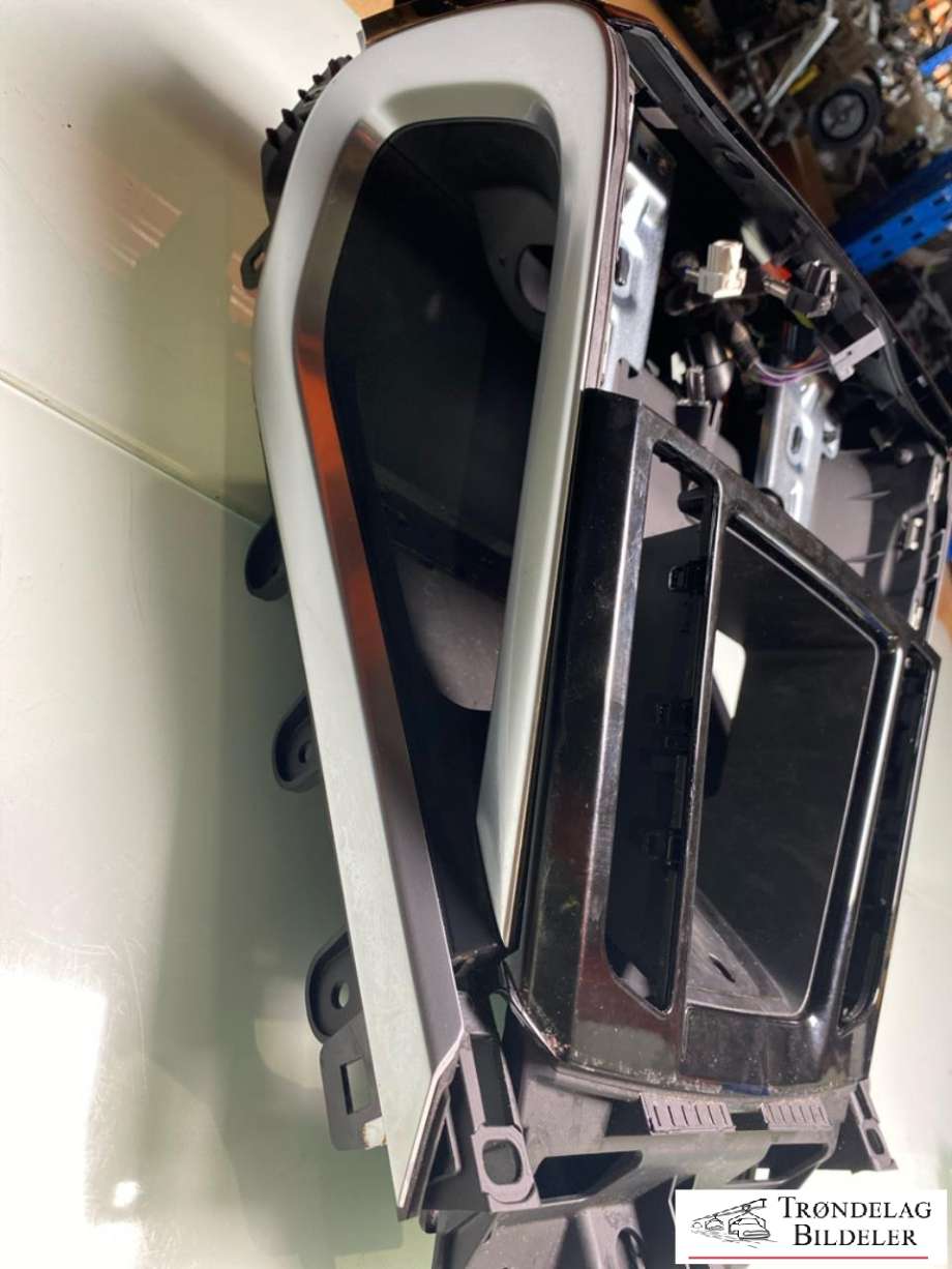 Innredning, Konsoll til Jaguar I-PACE 2018-->>  (T4K9629PVJ  = HOVEDKONSOLL|L9D3044C73AD8PVJ|T4K4132 = DEKSEL HØYRE|J9D3045D70AD = DEKSEL HØYRE|T4K4133 = DEKSEL VENSTRE|J9D3045D71AD =DEKSEL VENSTRE|T4K2279 = DEKSEL TOPP|J9D36772AB = DEKSEL TOPP|T4K19885 = DEKSEL TOPP|J9D36772AC =DEKSEL TOPP|)