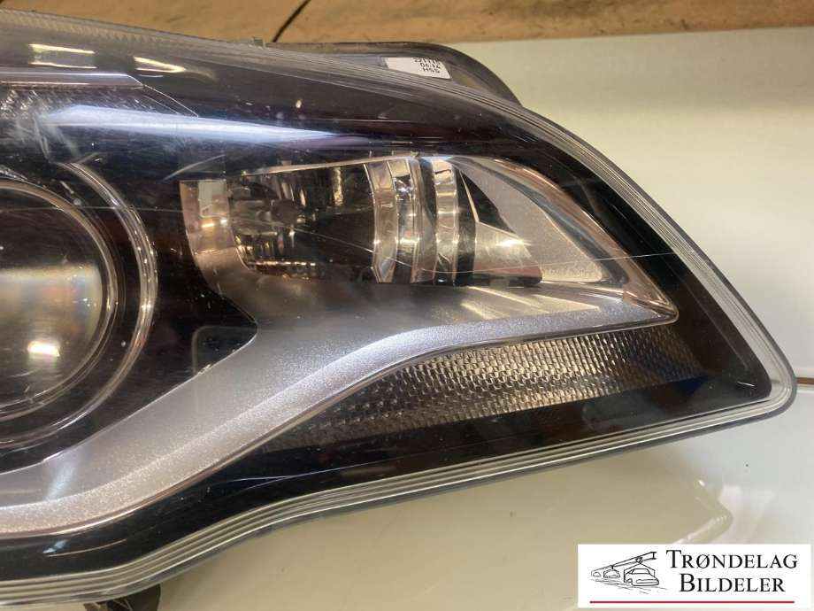Frontlykt høyre xenon til Opel Insignia A 2014-2017  (13426664|1ZT011166-02|)