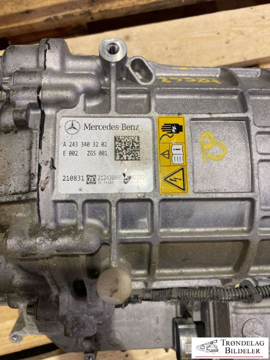 Motor elbil bak til Mercedes EQA 2021-->>  (A 243 340 88 02|A 243 340 88 02 80|)