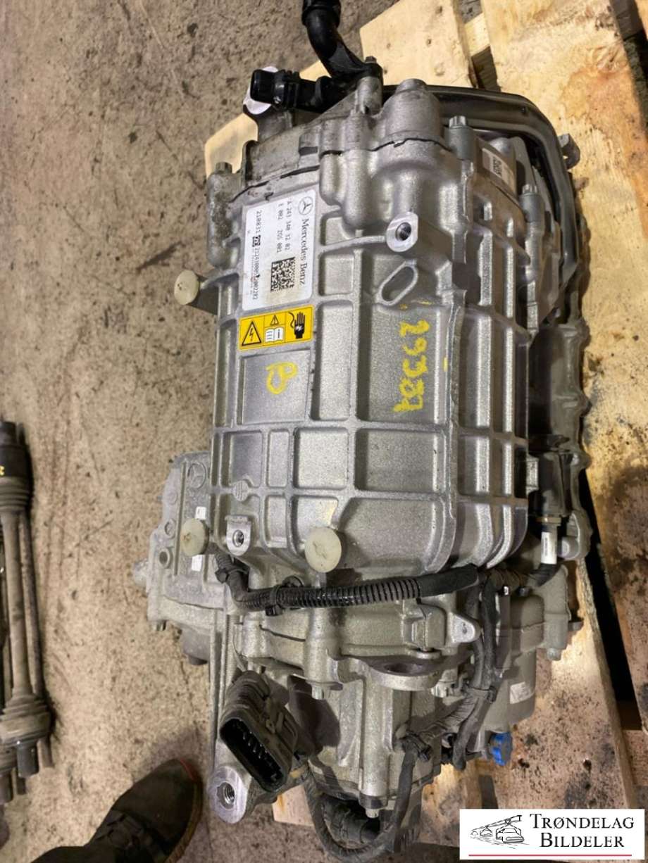 Motor elbil bak til Mercedes EQA 2021-->>  (A 243 340 88 02|A 243 340 88 02 80|)