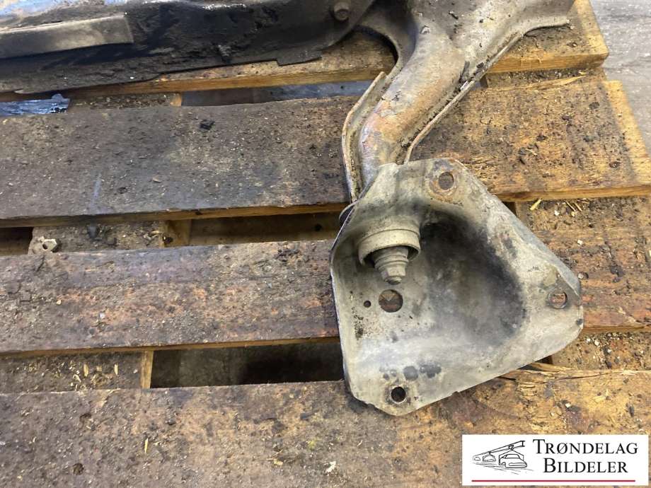 Travers foran hoved til Volvo 240 1988-1993  