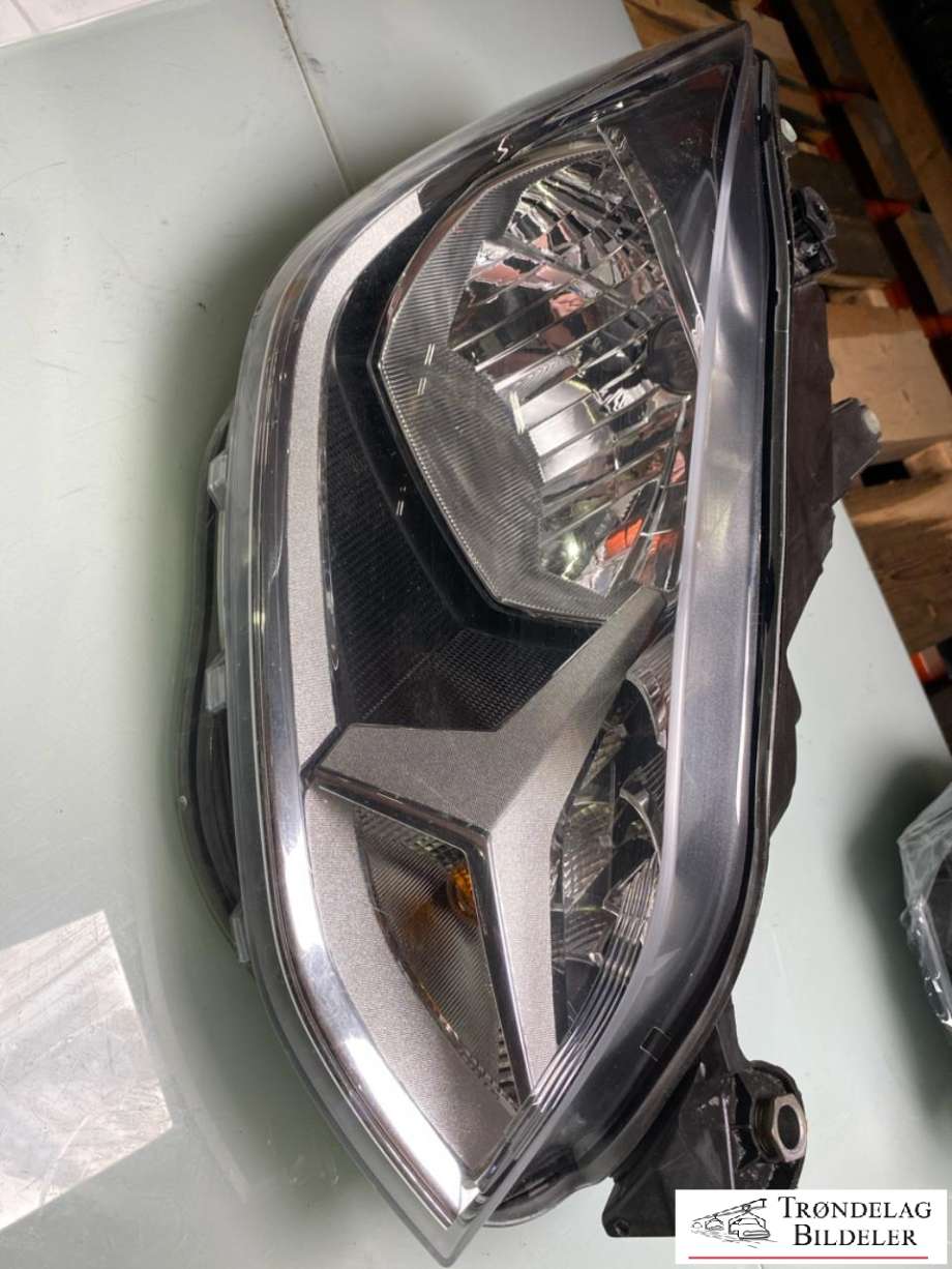 Frontlykt høyre halogen til VW Up, 2012-2019  (HELLA|1S1 941 016 AB)