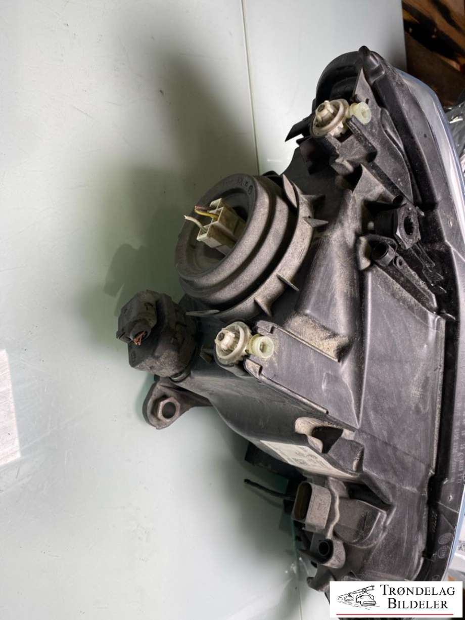 Frontlykt venstre halogen til VW Up 2012-2019  (1S1 941 015 AB|)