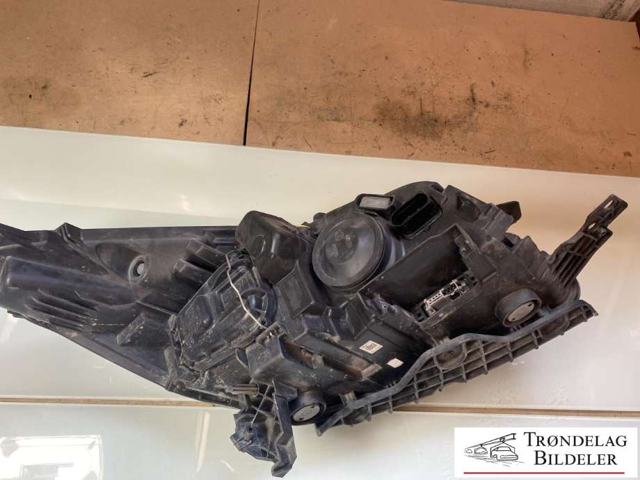 Frontlykt venstre xenon til Ford Kuga 2013-2019 (CV44-13D155-AK|CV44-13006-AG|5258475|90021742|)