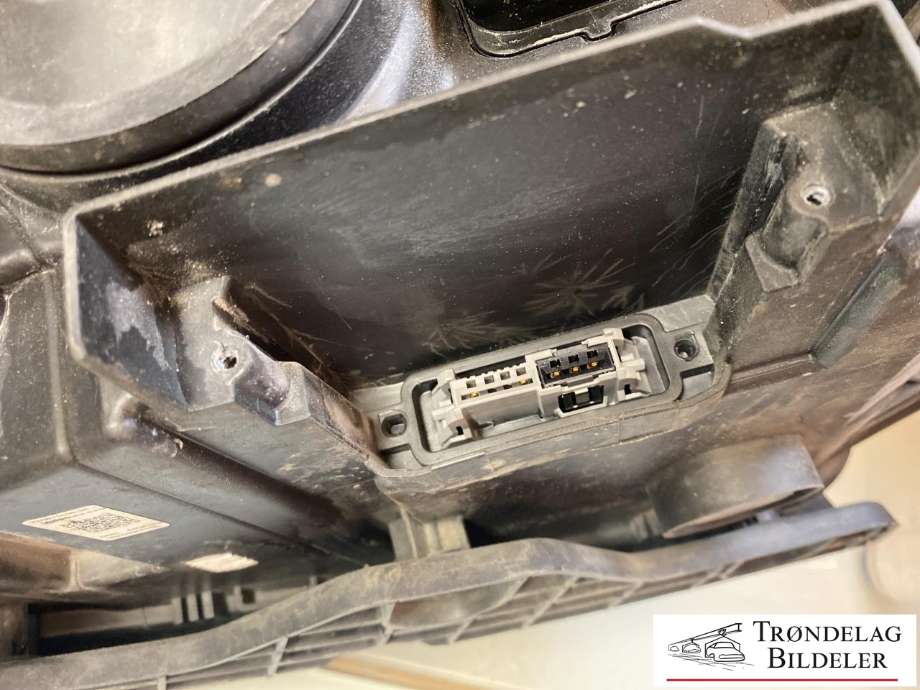 Frontlykt venstre xenon til Ford Kuga 2013-2019 (CV44-13D155-AK|CV44-13006-AG|5258475|90021742|)