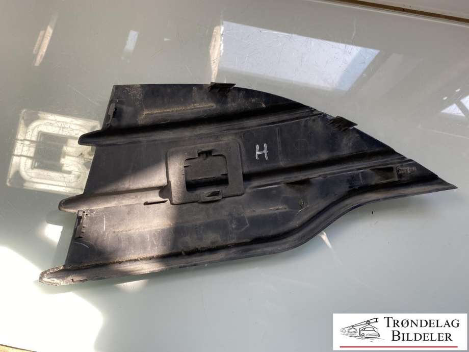 Grill høyre til Ford Kuga 2013-2019 (1845437|CV-44-8A068-BF5UAW|)