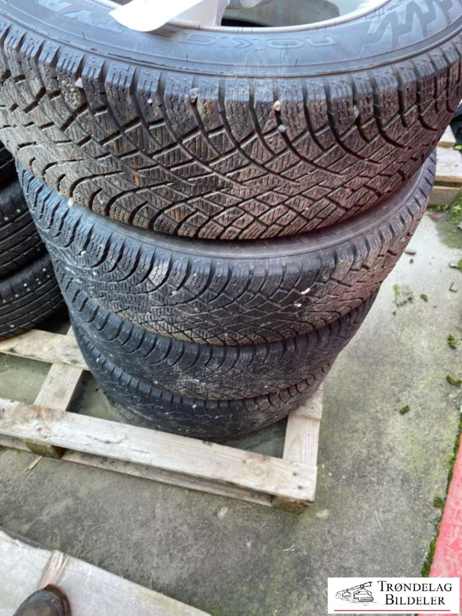 Hjulsett aluminium vinter til VW Caddy 2010-2015 (Type III, Fase 2)  (NOKIAN HAKKA 5|195/65-15 95R|)