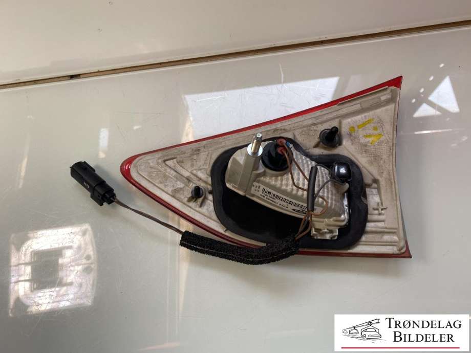 Baklykt venstre indre til Ford Kuga 2013-2019 (1938132|CV4413A603BG|)