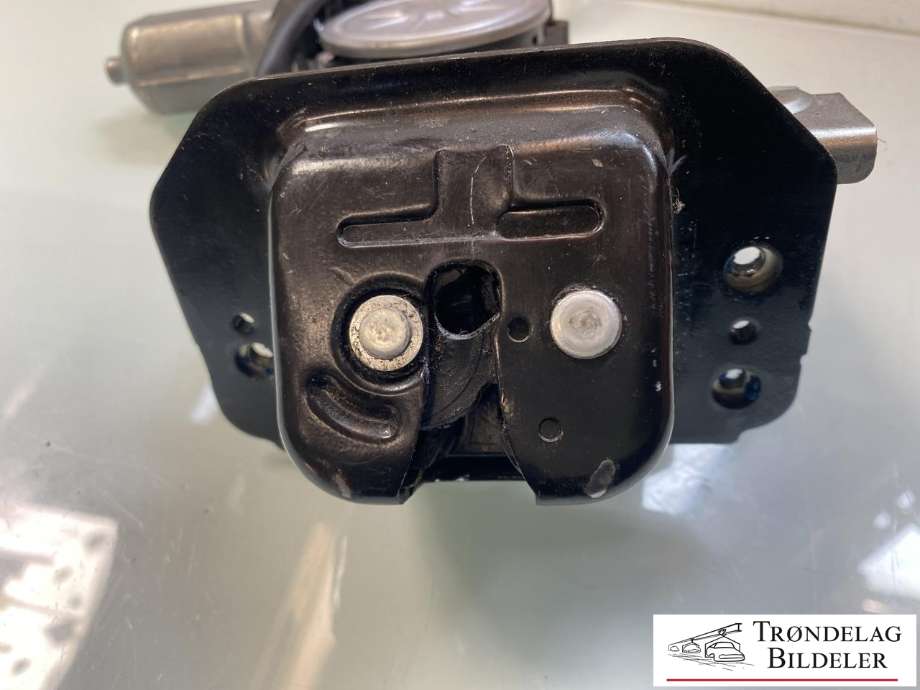 Baklukelås til Ford Kuga 2013-2019 (2065905|7A1A7843102AM|)