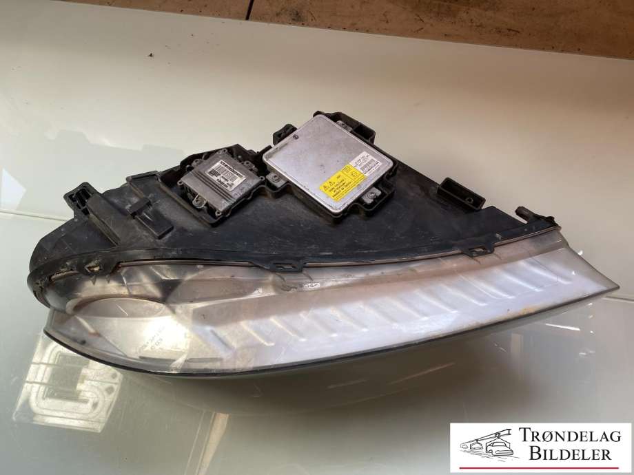 Frontlykt venstre xenon til Volvo V70 2007-2013 (Type III, Fase 1) (31353538|31353532|30744459|31283921|)