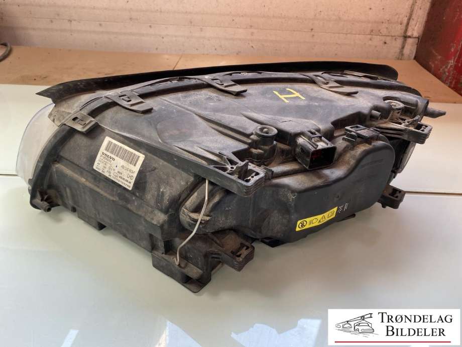 Frontlykt høyre xenon til Volvo V70 2007-2013 (Type III, Fase 1)  (31353539|31353533|30744459|31283922|)