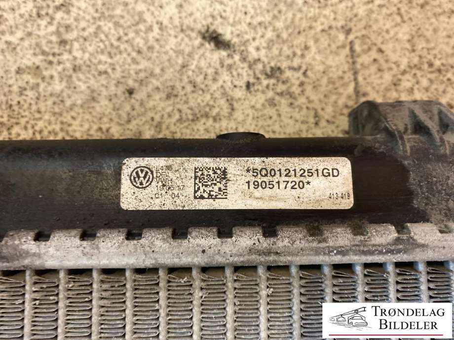 Radiator (automat gir) til Škoda Octavia 2017-2020 (Type III, Fase 2)  (5Q0 121 251 GD|5Q0 121 251 GQ|)