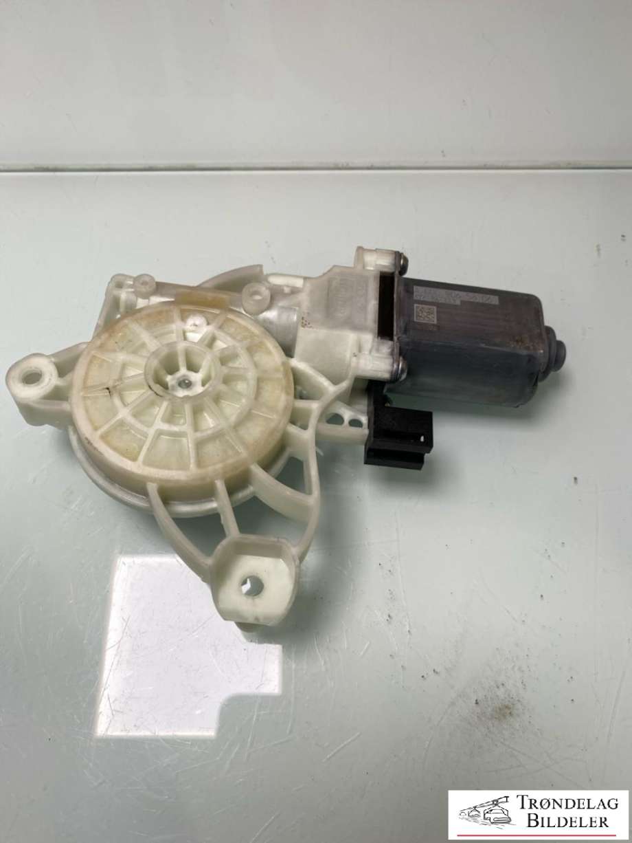 Ruteheis, kun motor, venstre foran til Mercedes EQA 2021-->> (BROSE|A0009065806|A0009062910|A 000 906 96 14 64)